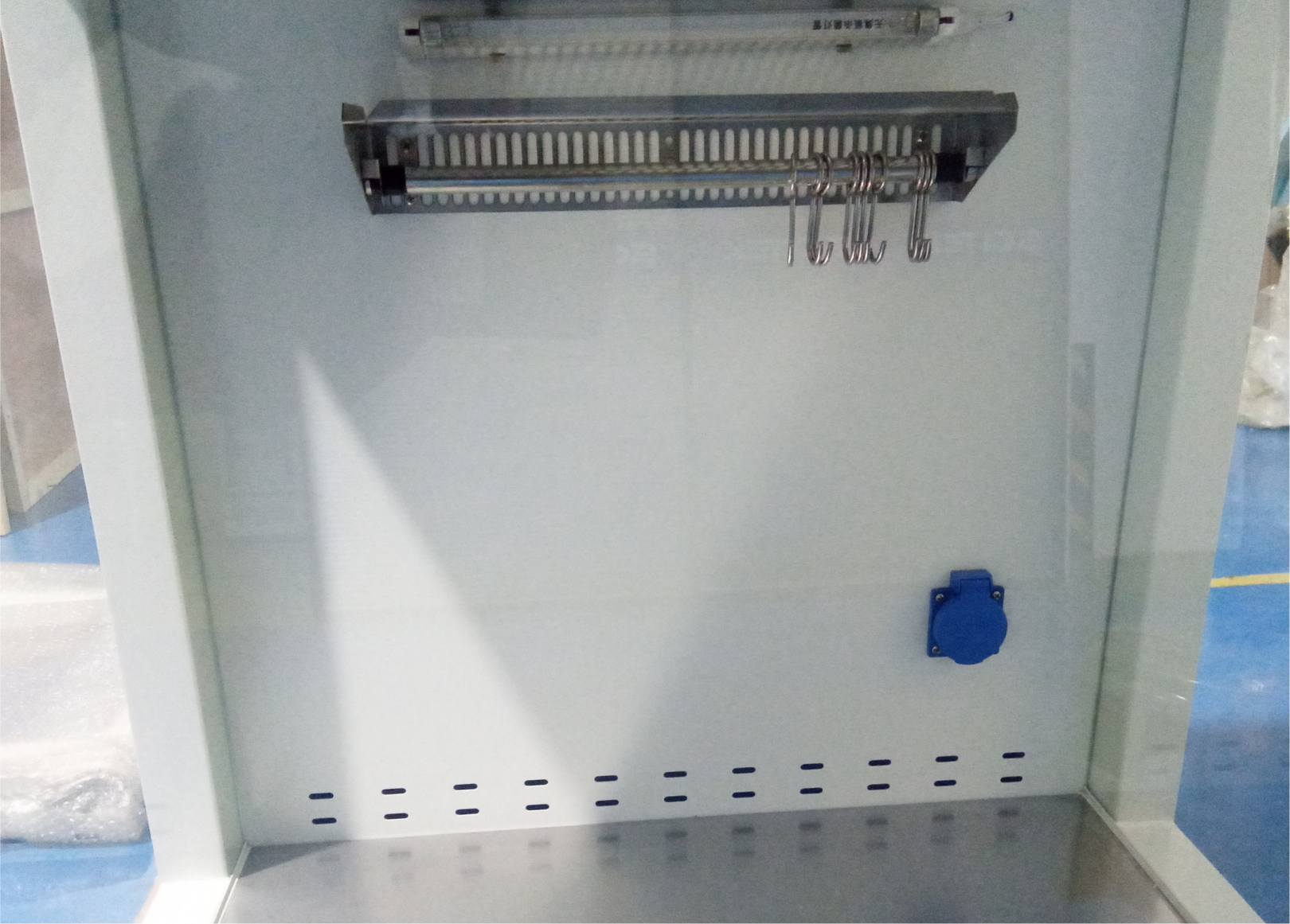 PCR Cabinet (1) PCR Cabinet (1)