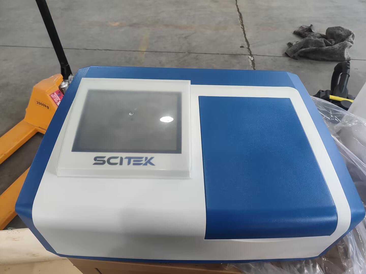 Double Beam UV VIS Spectrophotometer With Touch-screen - Scitek