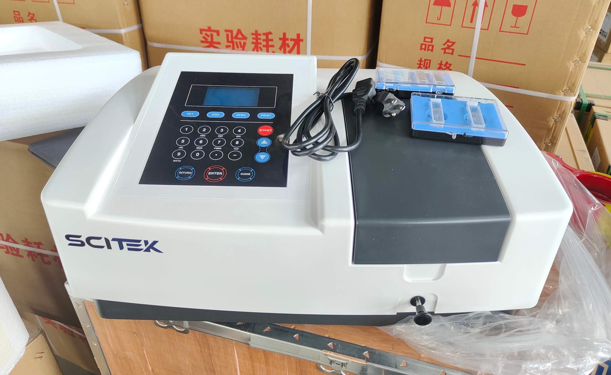 UV-VIS Spectrophotometer 