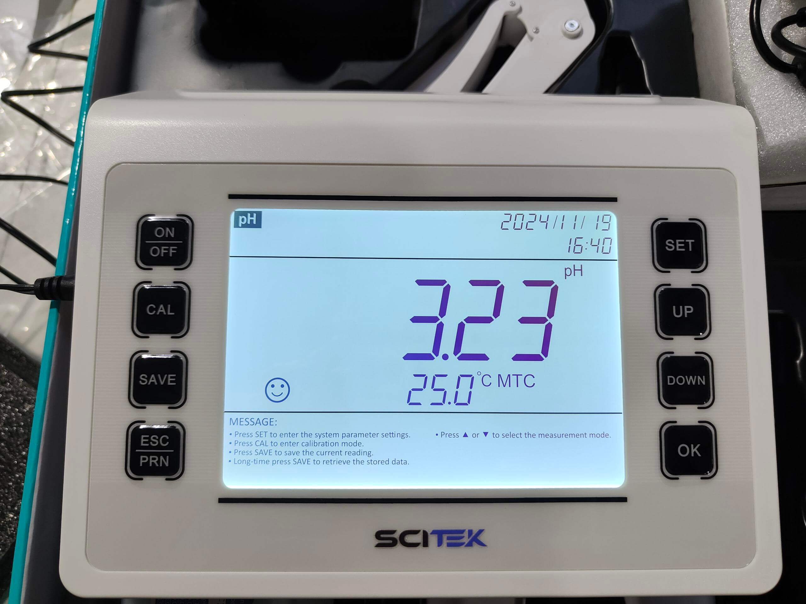 Benchtop pH Meter