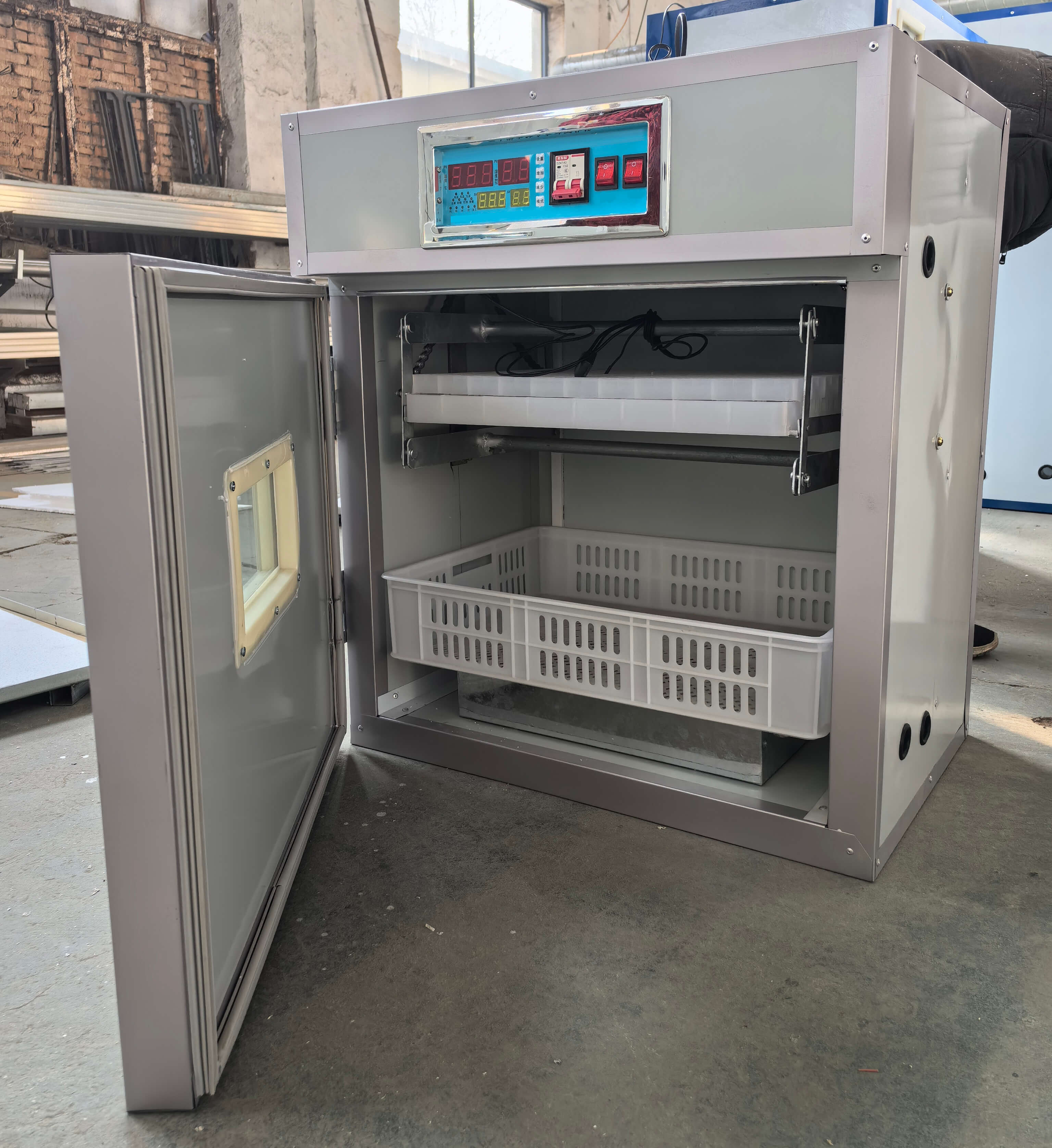 fully automatic egg incubator