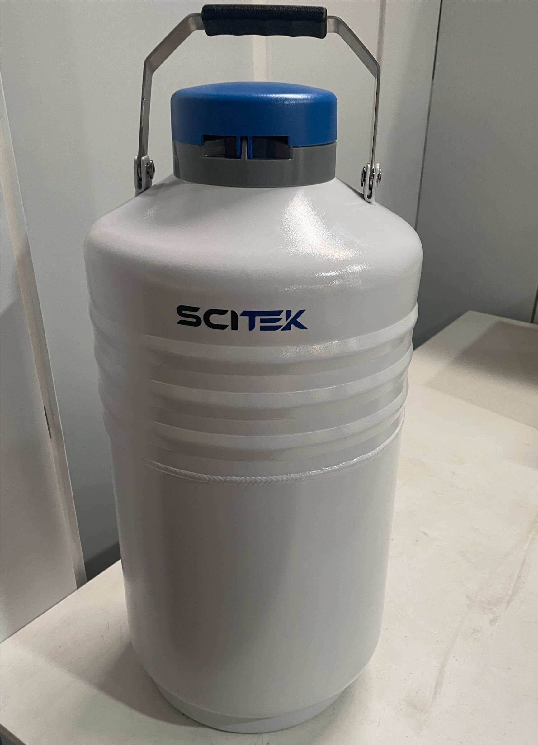 liquid nitrogen storage tank