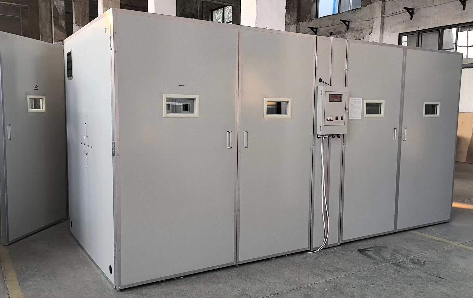 fully automatic egg incubator