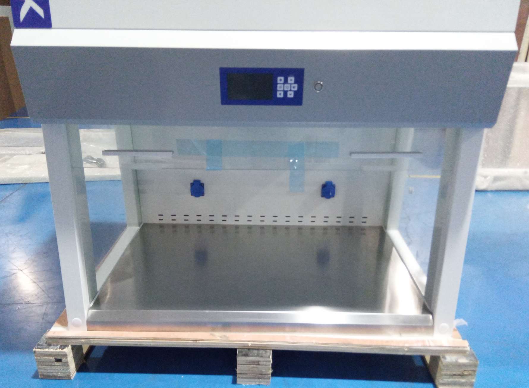 PCR Cabinet (1) PCR Enclosures