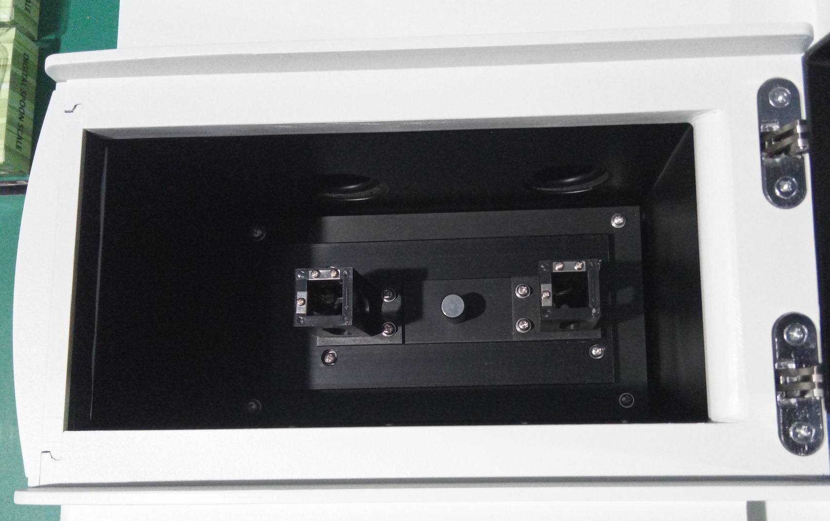 Double-Beam UV-VIS Spectrophotometer (2) Double-Beam UV-VIS Spectrophotometer (2)