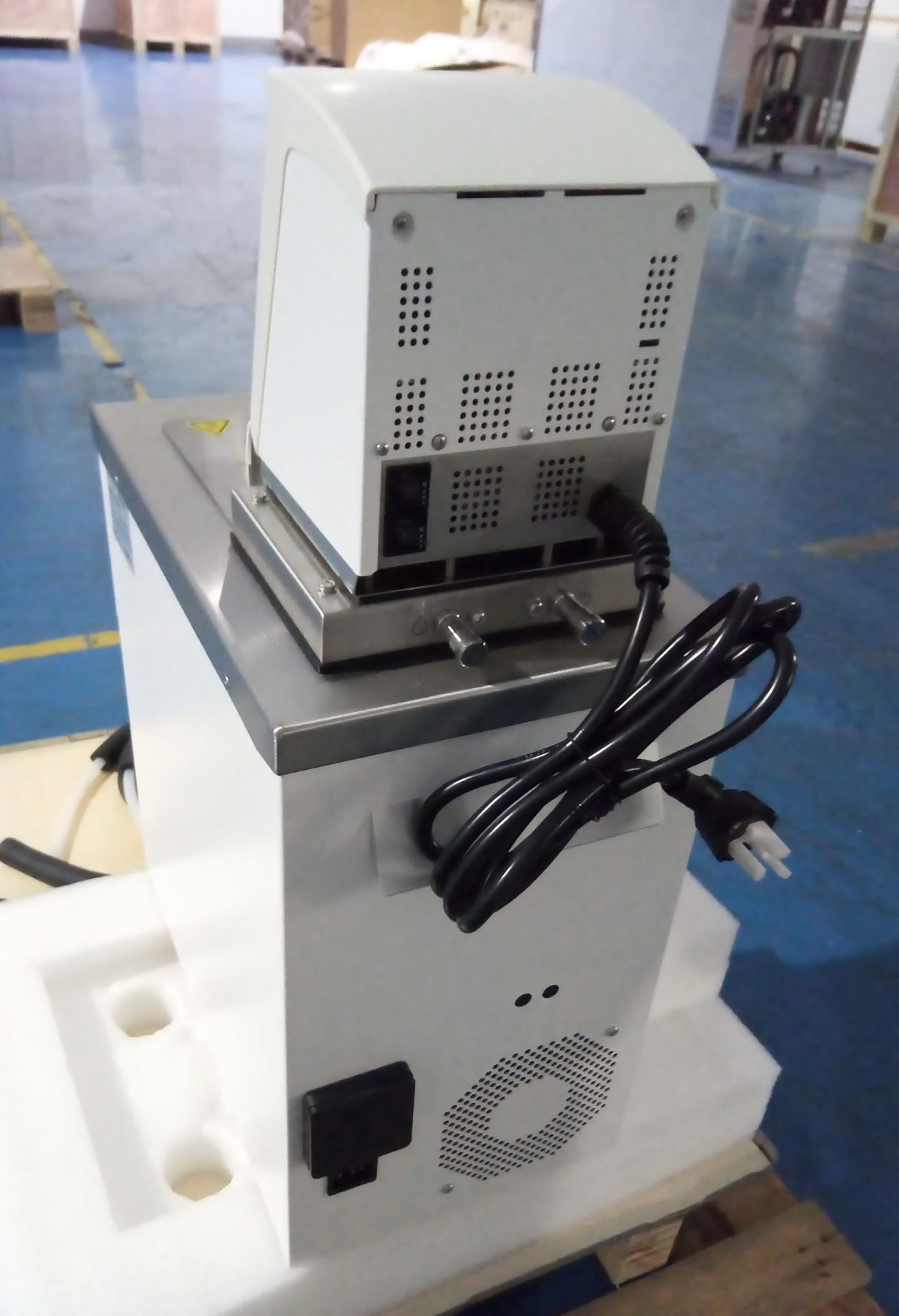 Refrigerated And Heating Circulator (3) Refrigerated And Heating Circulator (3)
