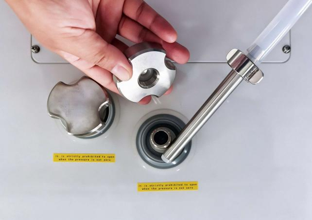 Sterilizable Dispensing Port and Connector.png