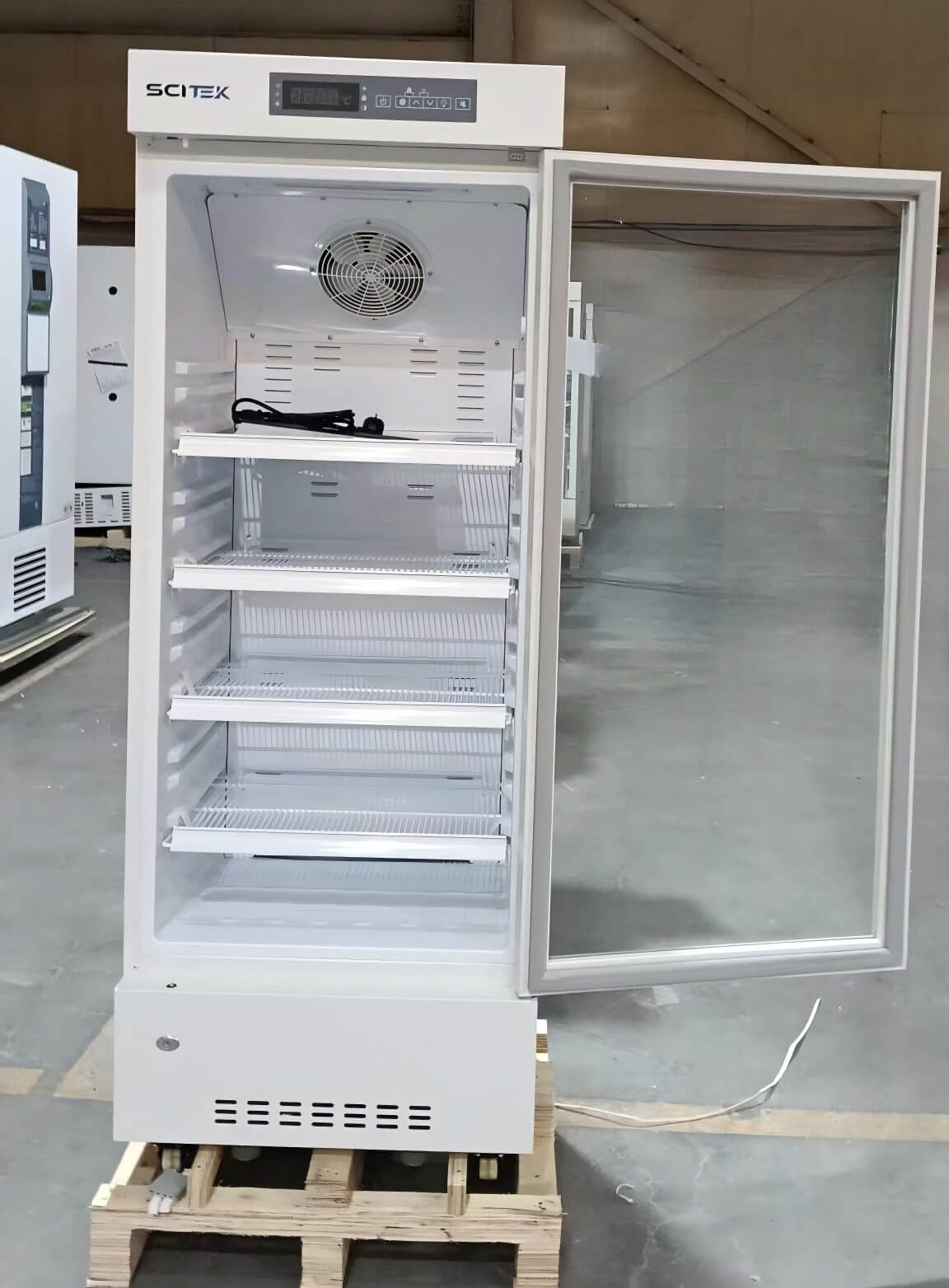 Single Door Laboratory Refrigerator (5).jpg