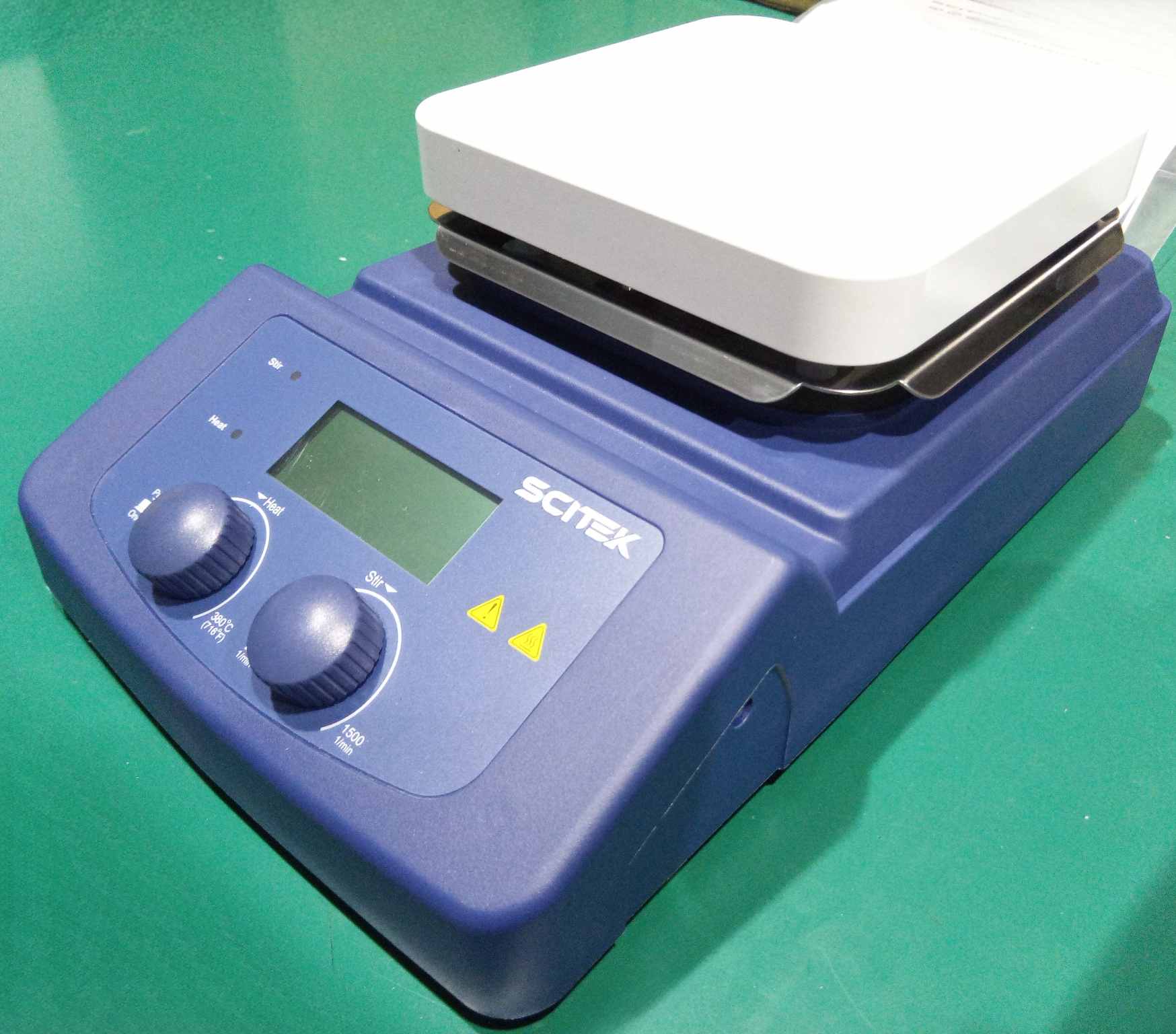 Hotplate Magnetic Stirrer (2) Hotplate Magnetic Stirrer (2)
