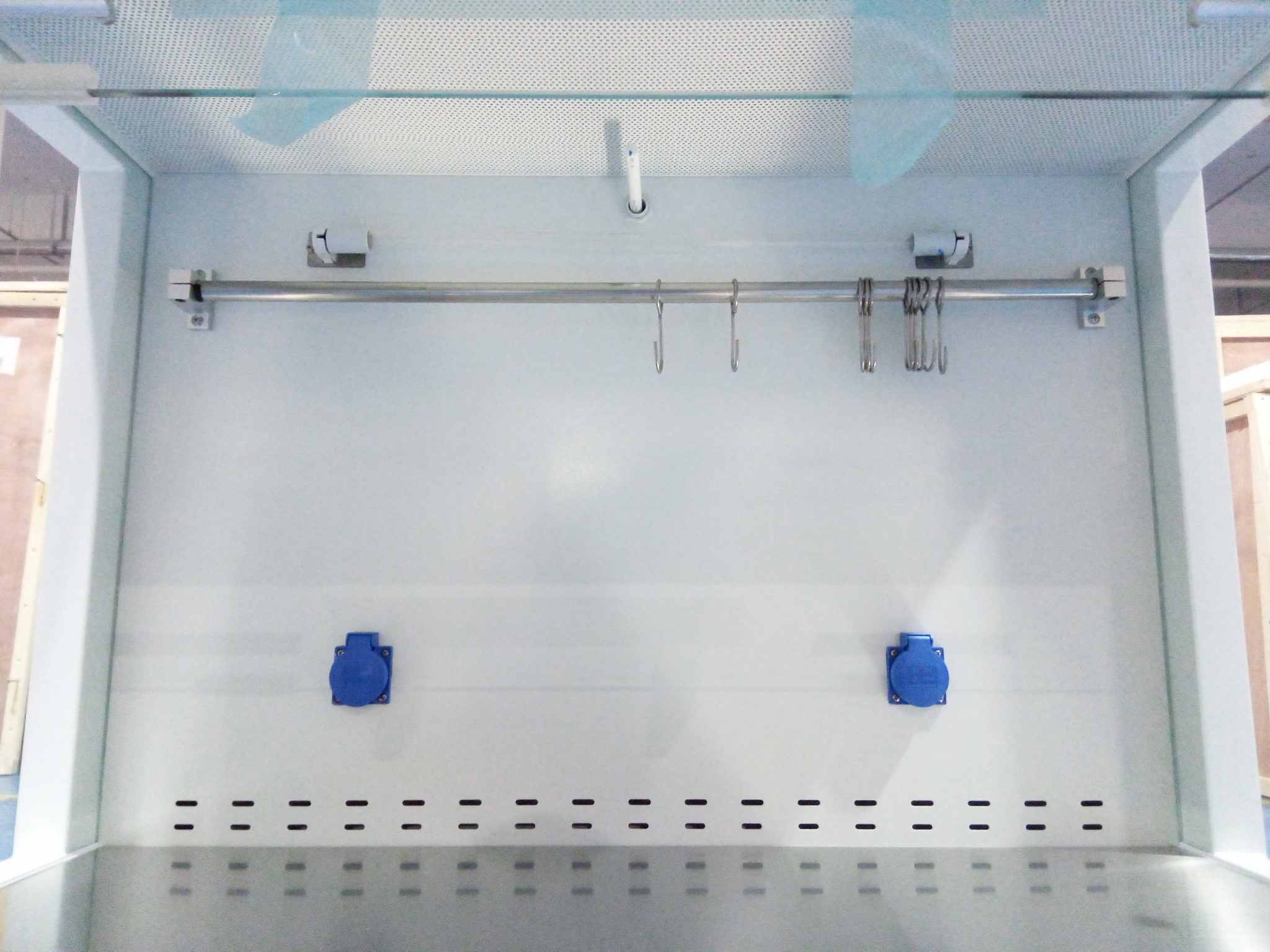 PCR Cabinet (4) PCR Cabinet (4)