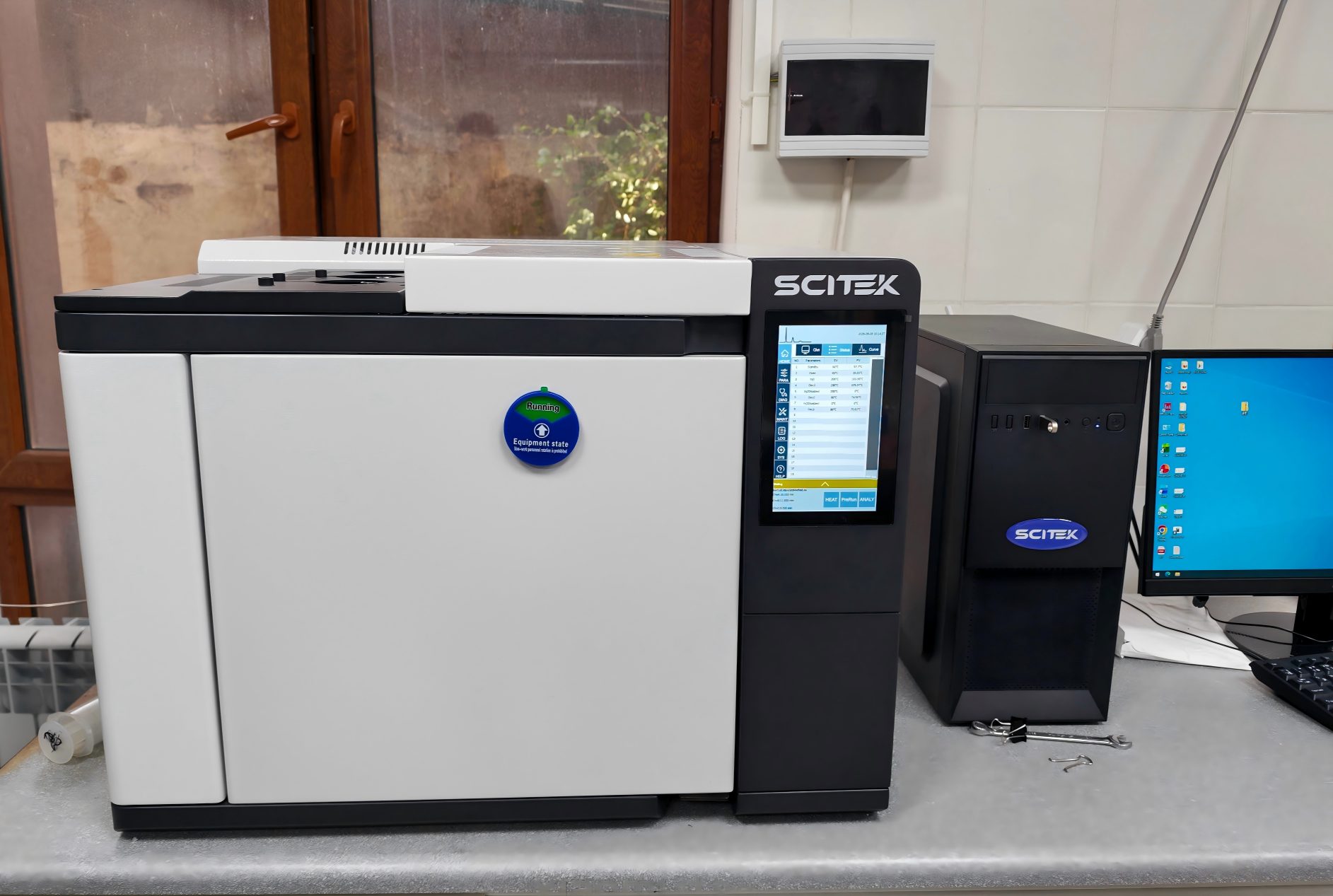 Gas Chromatograph (3).jpg