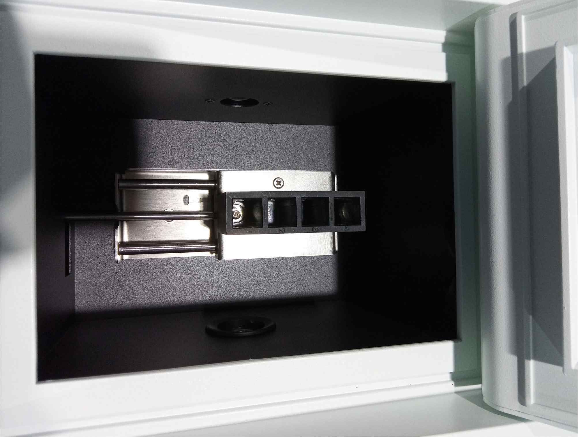 UV-Vis Spectrophotometer (4) UV-Vis Spectrophotometer (4)
